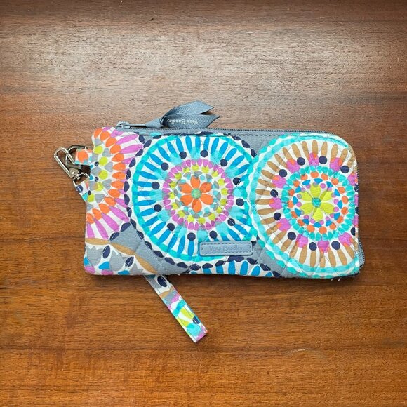 Vera Bradley RFID Tech Wallet Sunny Medallion Pattern - Picture 1 of 4